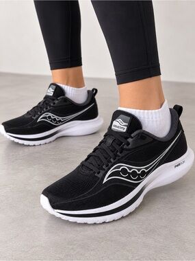 Saucony Kinvara 13 Women’s Size 10 Black Silver Running Shoes
